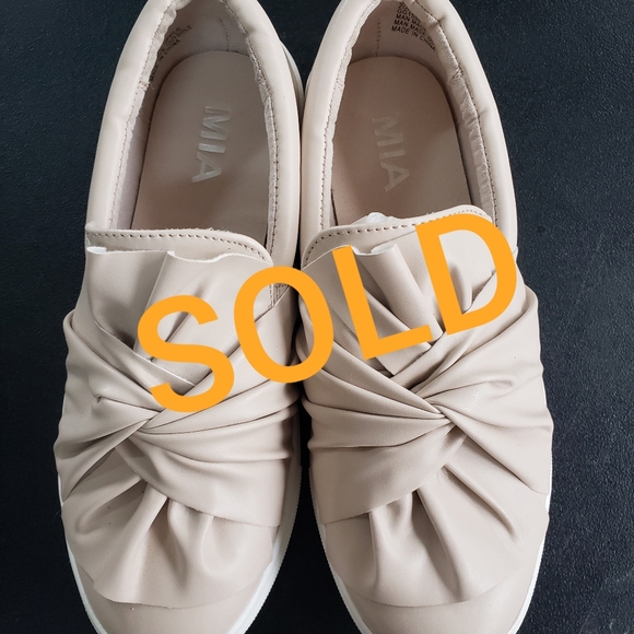 MIA Zoe Blush Slip On Sneakers - Picture 1 of 7